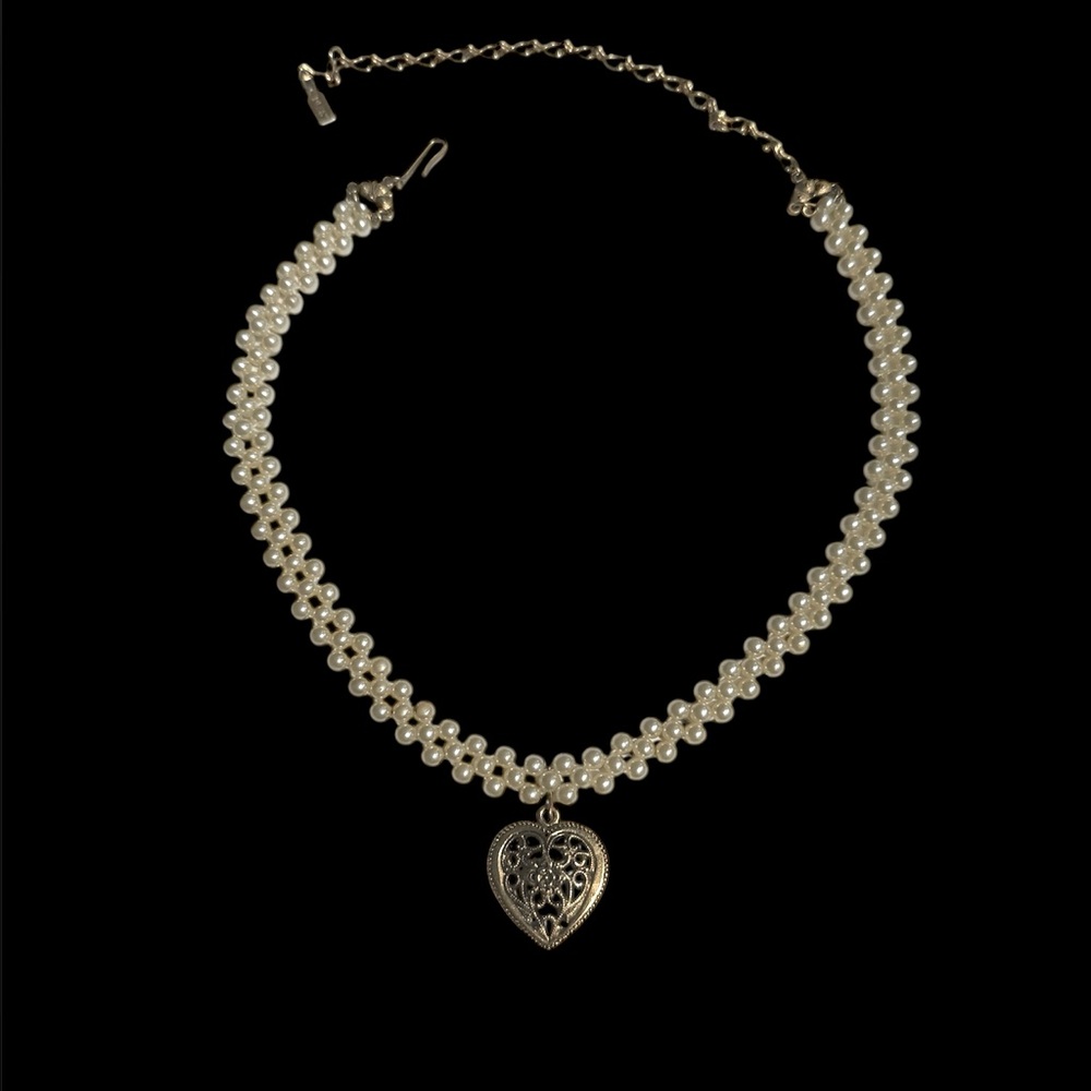 1928 faux pearl necklace with heart shaped enhancer.
